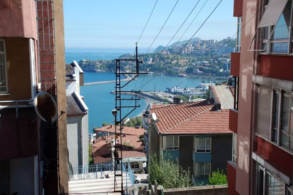 zonguldak  narrow streets towards the harbour